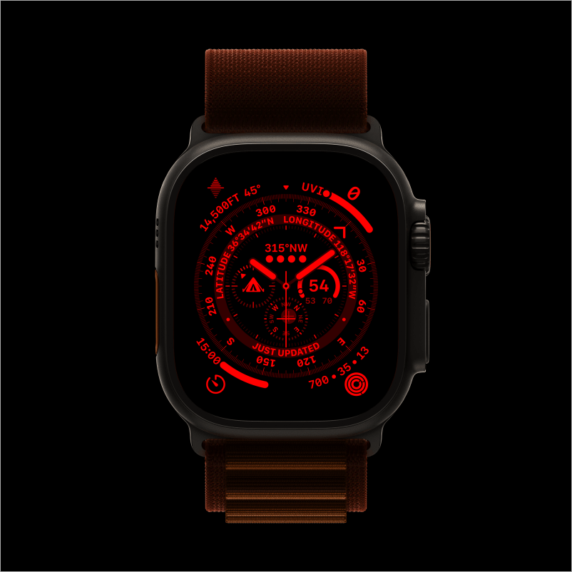 為了針對夜間情境最佳化，使用者選用「尋路者」錶面時，可以旋轉數位錶冠啟動「夜間」模式，將介面變成在黑暗中的可視性較好的紅色