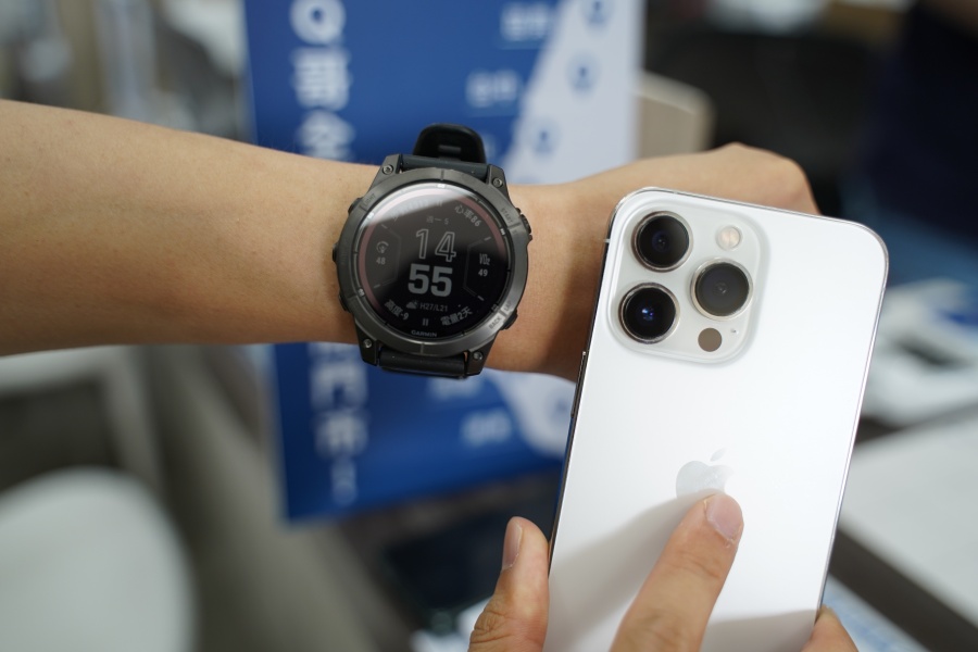 iPhone 鏡頭破裂維修一小時完成